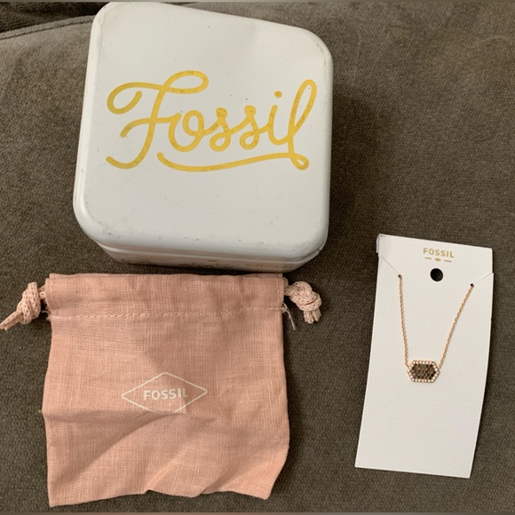 NEW FOSSIL Gray Mother of Pearl Chain Necklace - Picture 4 of 6